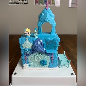 Early series (Moose) Doorable Elsa with castle
